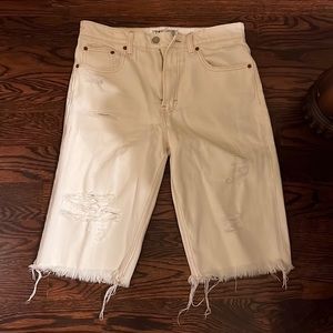 Women’s white jean shorts lucky brand size 4 waist 27. Never worn